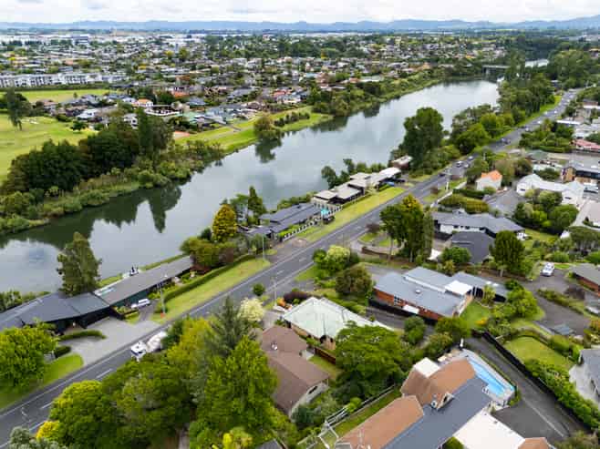 1034B River Road, Queenwood