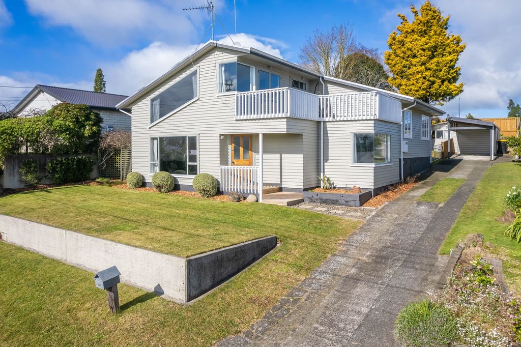 Spacious split-level family living 1