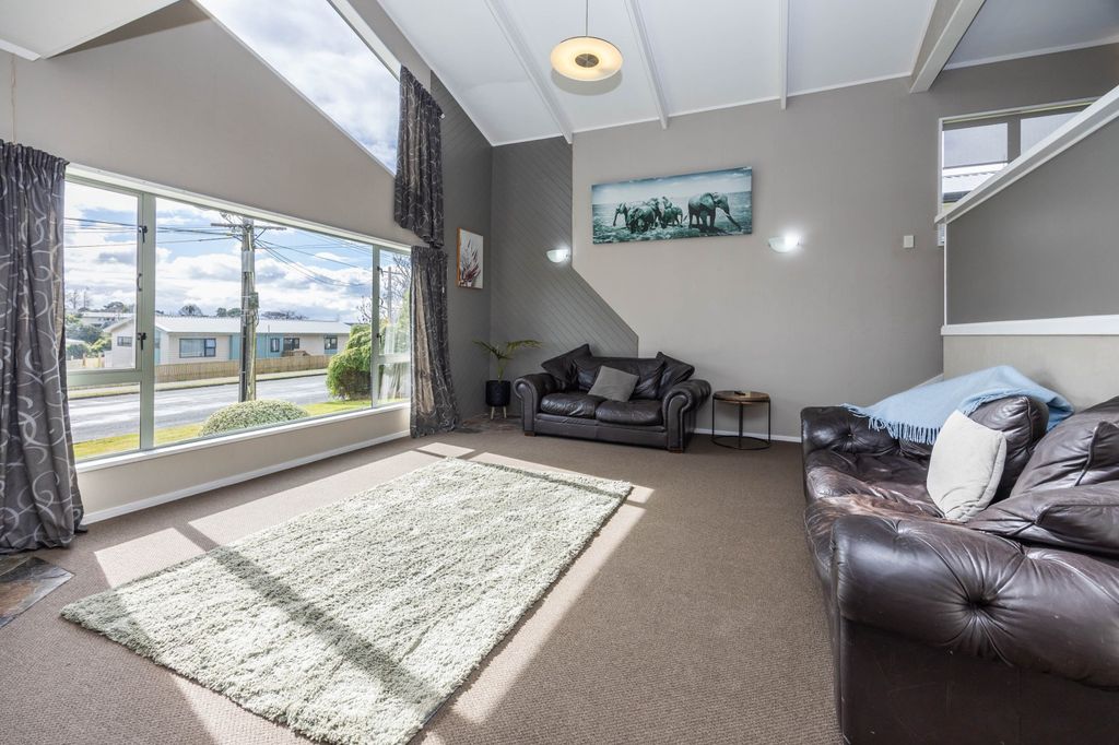Spacious split-level family living 3