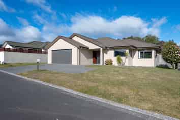 4 Owhatiura Drive, Lynmore