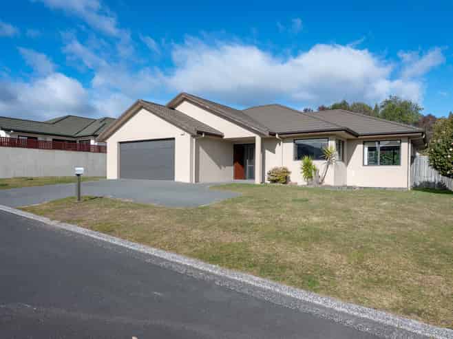 4 Owhatiura Drive, Lynmore