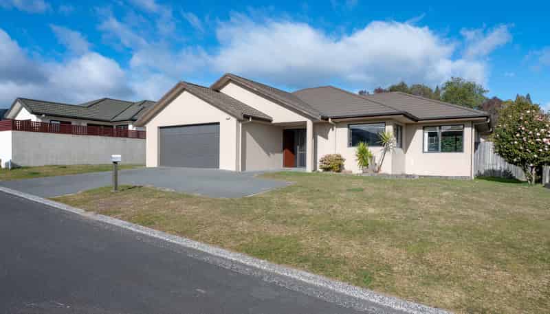 4 Owhatiura Drive, Lynmore