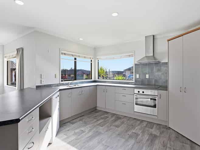 4 Owhatiura Drive, Lynmore