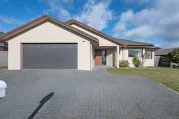 4 Owhatiura Drive, Lynmore
