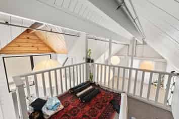 AFFORDABLE FIRST FLOOR OFFICE/STUDIO
