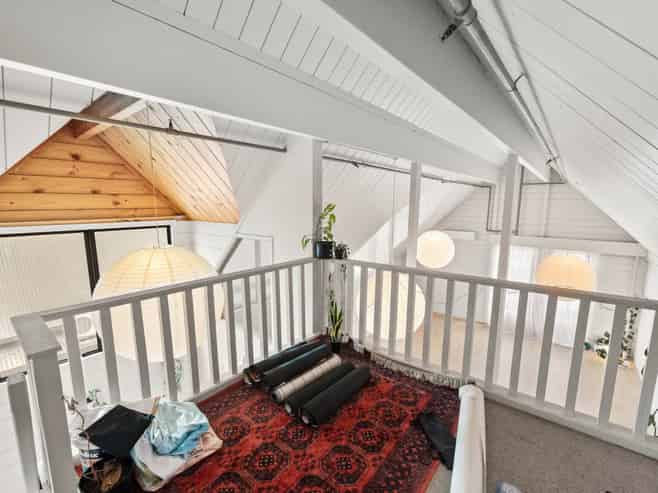 AFFORDABLE FIRST FLOOR OFFICE/STUDIO
