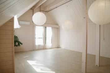 AFFORDABLE FIRST FLOOR OFFICE/STUDIO
