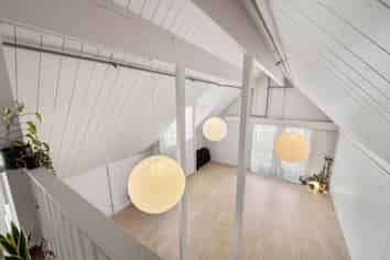 AFFORDABLE FIRST FLOOR OFFICE/STUDIO
