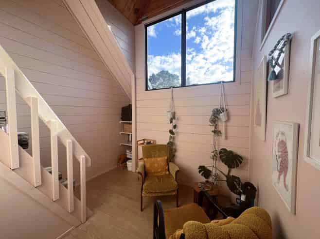 AFFORDABLE FIRST FLOOR OFFICE/STUDIO
