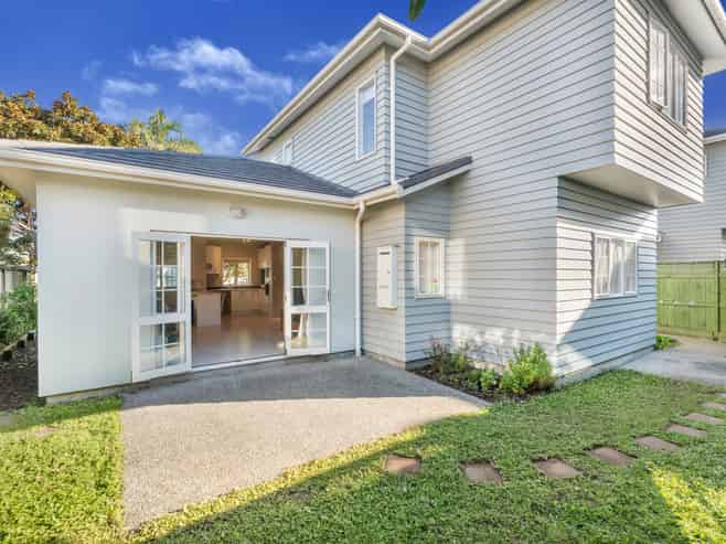 17 Albizia Avenue, Henderson