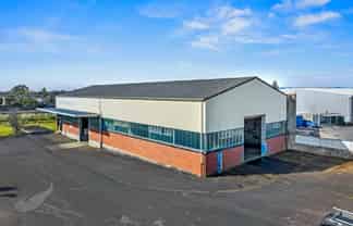 Large Workshop with Exceptional Yard