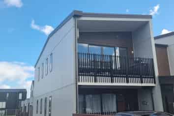 2/17 Paketai Lane, Beachlands