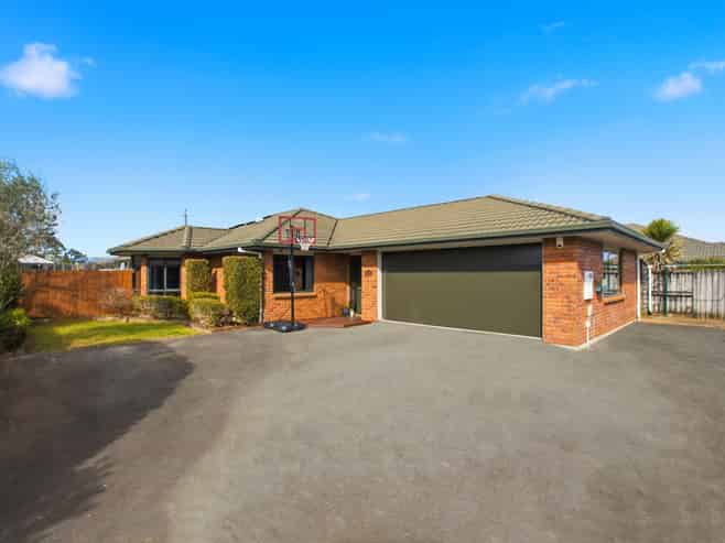 14 Lochay Place, Pyes Pa