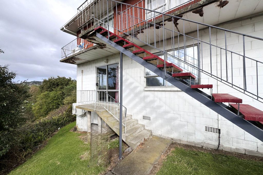 2-Bedroom Unit on Great North Road – Prime Loc... 1