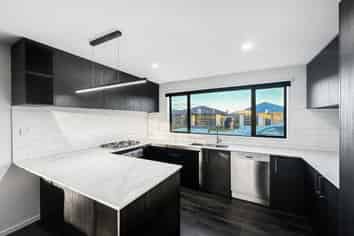 27 Crossley Avenue, Woodend