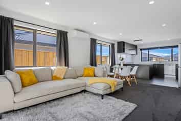 27 Crossley Avenue, Woodend