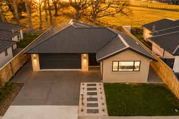 27 Crossley Avenue, Woodend