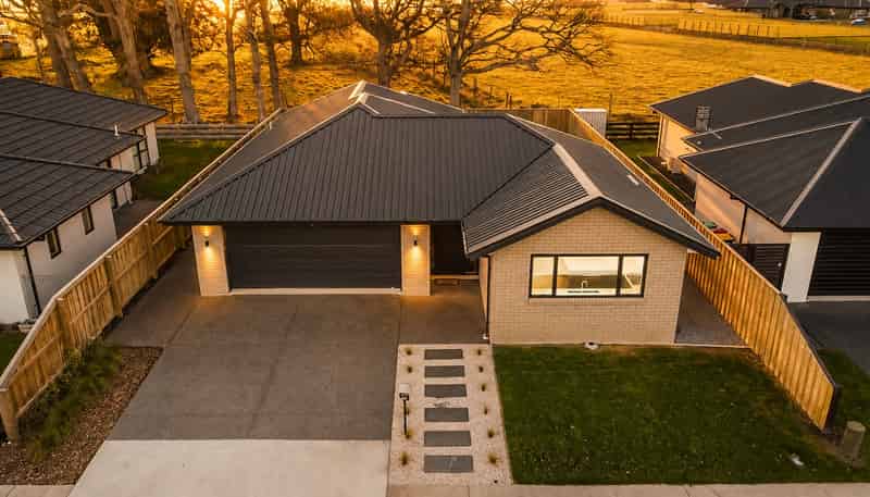 27 Crossley Avenue, Woodend