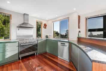 10 Waitea Road, Muriwai