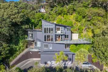 10 Waitea Road, Muriwai