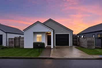 16 Koru Loop, Paraparaumu