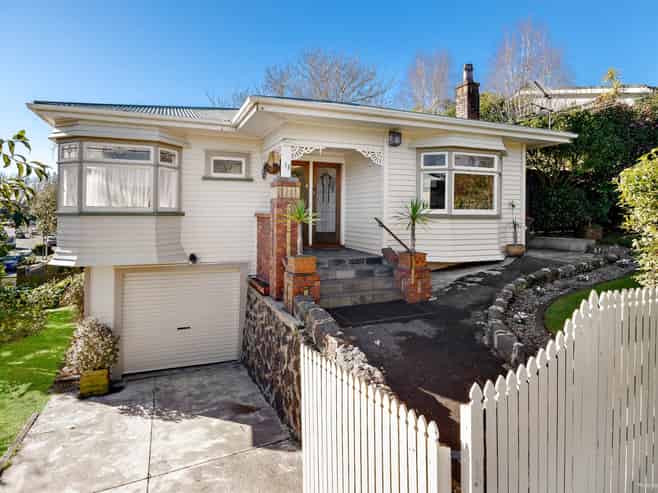 18 Alberton Avenue, Mount Albert