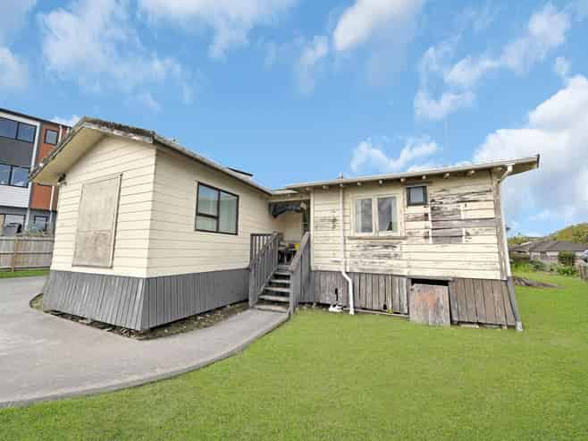 2083 Great North Road, Avondale