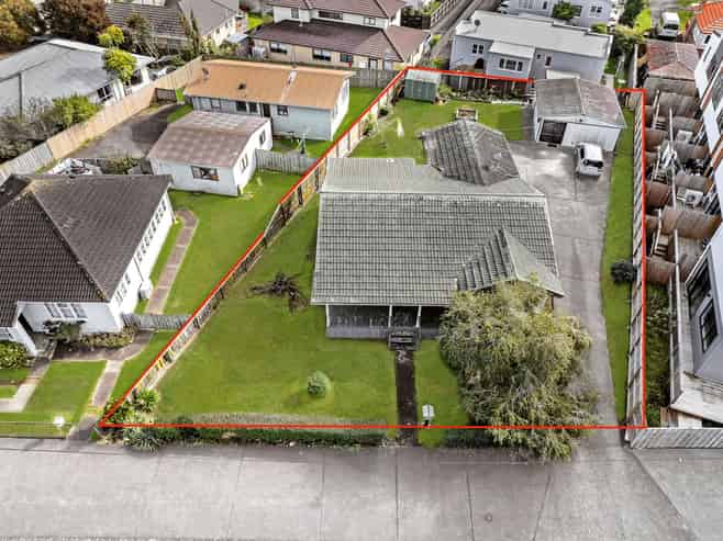 2083 Great North Road, Avondale
