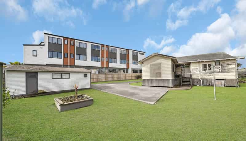 2083 Great North Road, Avondale