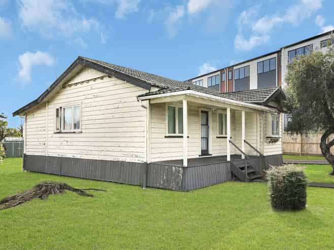 2083 Great North Road, Avondale