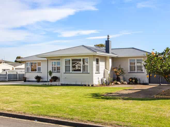 21 Queens Road, Elgin