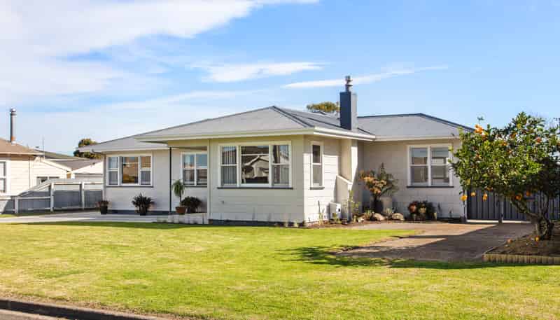 21 Queens Road, Elgin