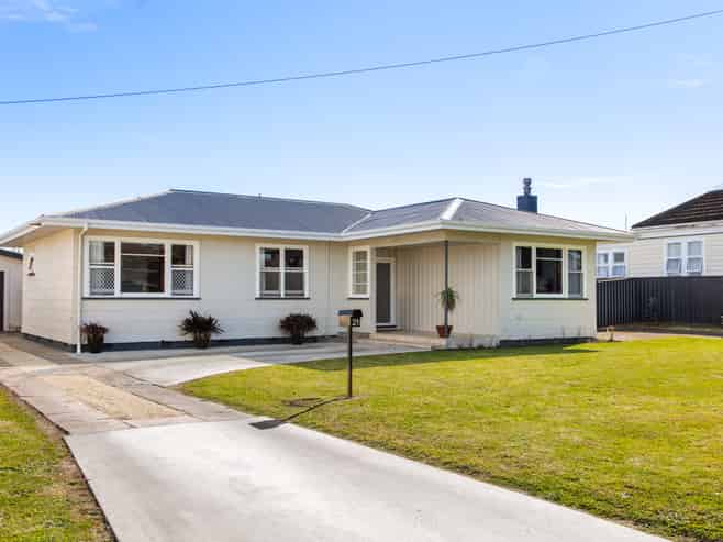 21 Queens Road, Elgin