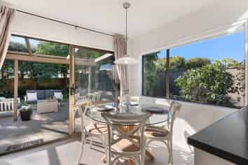 15B Galloway Crescent, Farm Cove