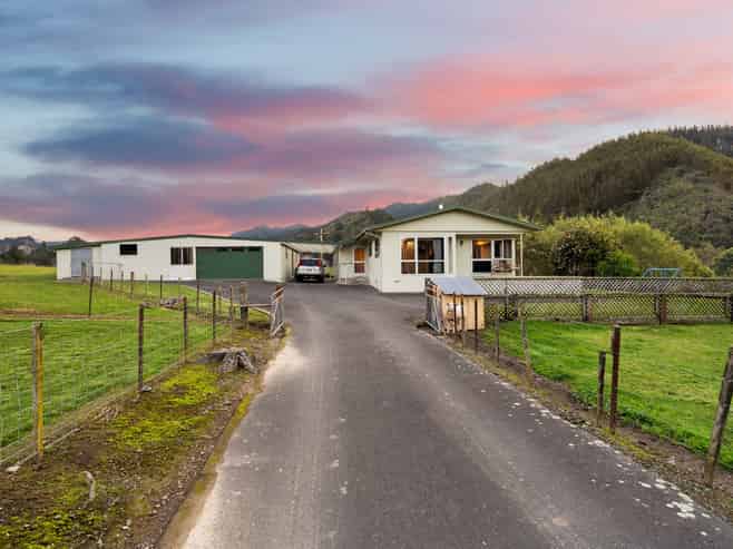 128 and 12 Ross Road, Hira