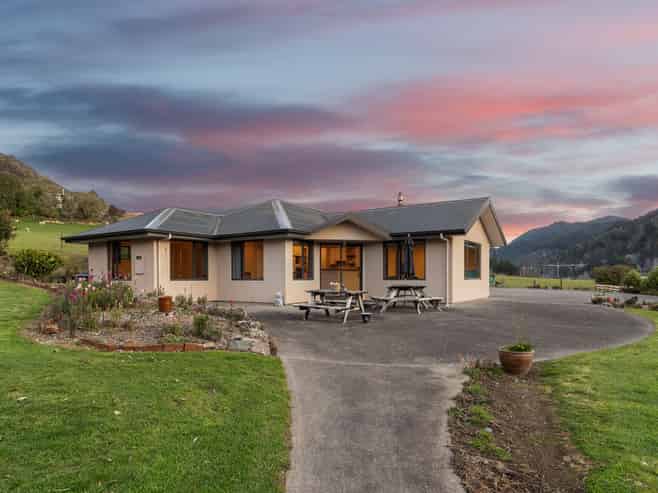128 and 12 Ross Road, Hira