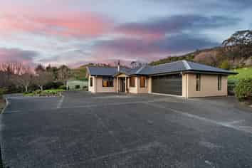 128 and 12 Ross Road, Hira