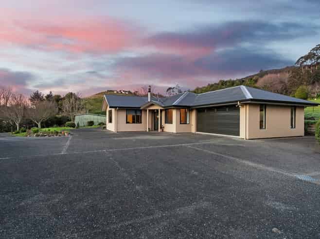 128 and 12 Ross Road, Hira