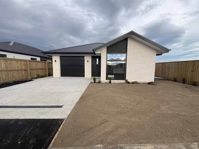 43 Falcons View Road, Rolleston