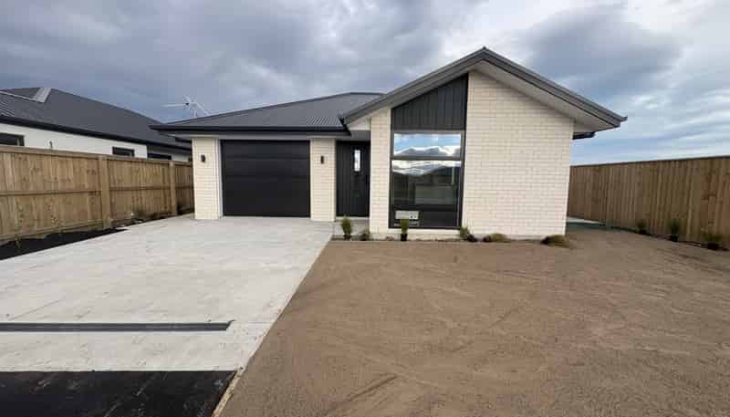 43 Falcons View Road, Rolleston