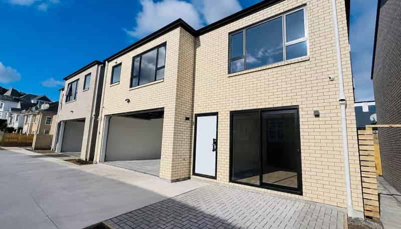2/14 Richardson Road, Mount Albert