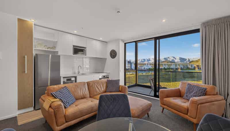 303/34 Red Oaks Drive, Frankton