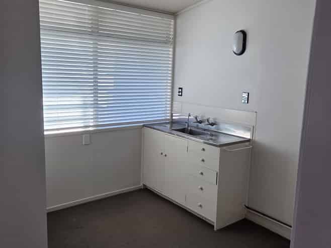 Business Unit for Lease - Prime Location