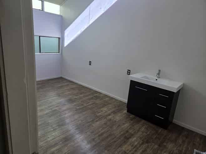 Business Unit for Lease - Prime Location