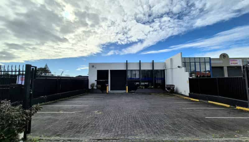 11 Binsted Road, New Lynn