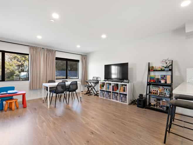 33B Wairau Road, Forrest Hill