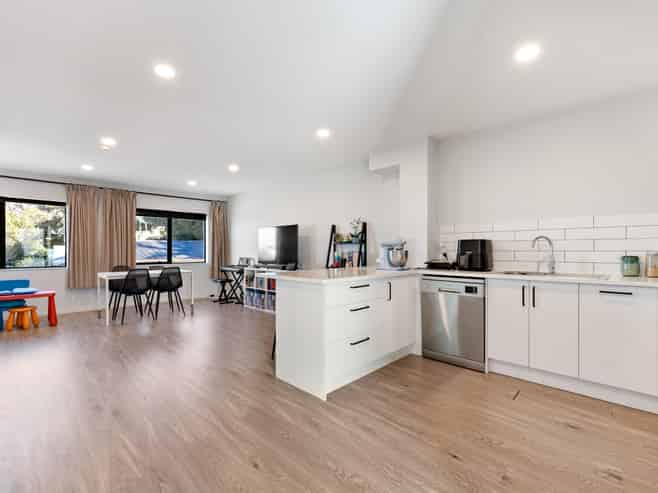 33B Wairau Road, Forrest Hill