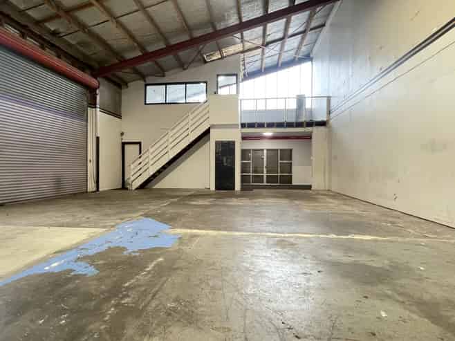 Entry-level warehouse, office and showroom
