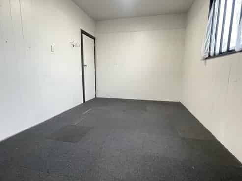 Entry-level warehouse, office and showroom