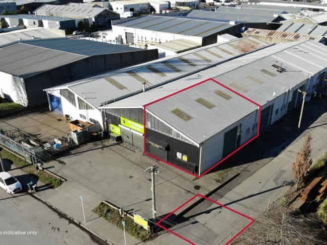 Entry-level warehouse, office and showroom